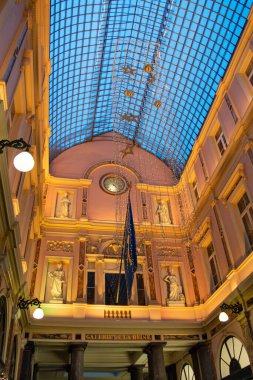 BRÜKSEL, BELGİM - 29 Aralık 2018: Galerie de la Reine, Brüksel 29 Aralık 2018.