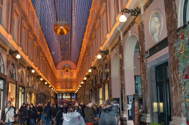 BRÜKSEL, BELGİM - 29 Aralık 2018: Galerie de la Reine, Brüksel 29 Aralık 2018.