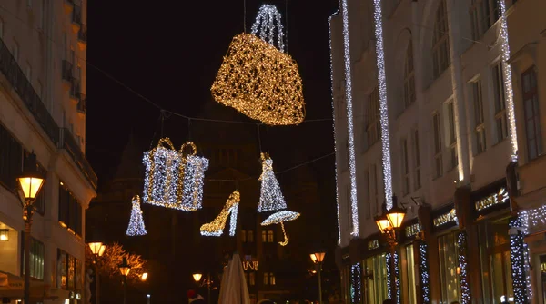 Budapest Hungria Dezembro 2017 Decoração Natal Rua Noturna Budapeste Dezembro — Fotografia de Stock