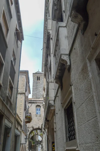 Split Croatia June 2019年6月15日克罗地亚斯普利特旧城街道狭窄 — 图库照片