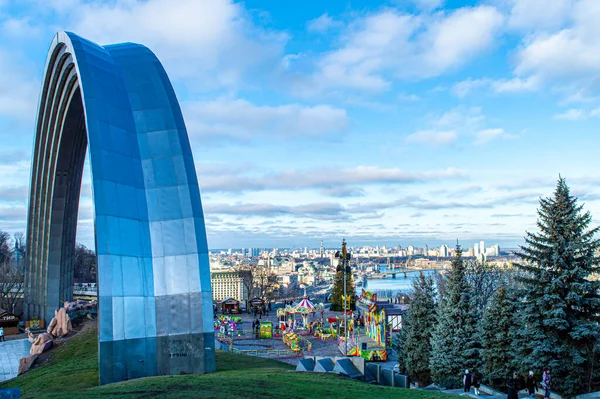 Киев Украина Января 2020 Панорамный Вид Арку Дружбы Народов Подольском — стоковое фото