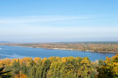 Sonbaharda Dinyeper Nehri manzarası, Kaniv, Ukrayna, Tarasova Tepesi (Chernecha Hora) 