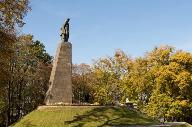KANIV, UKRAINE - 14 Ekim 2018 Taras Hill 'deki Taras Shevchenko anıtı veya Kaniv, Ukrayna' daki Chernecha Hora. 