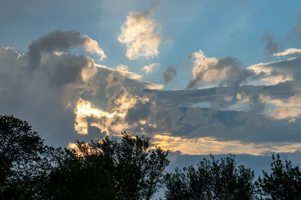 Blå Himmel Med Moln Vid Solnedgången — Stockfoto