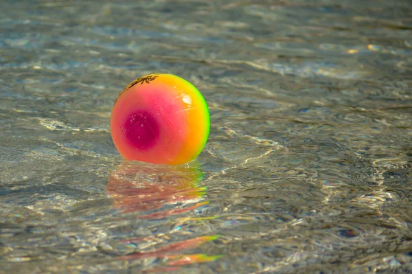 Colorful Ball Reflated Water — Stock Photo, Image
