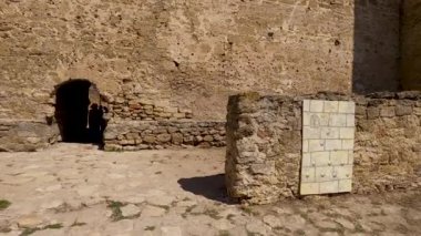 BILHOROD-DNISTROVSKYI, UKRAINE - 19 Ağustos 2020: Bilhorod-Dnistrovskyi, Ukrayna 'daki Akkerman kale duvarları.
