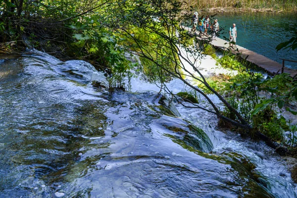 克罗地亚Plitvice湖国家公园瀑布上的水花 — 图库照片