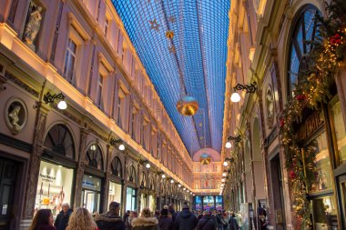 BRÜKSEL, BELGİM - 29 Aralık 2018: Galerie de la Reine, Brüksel 29 Aralık 2018.