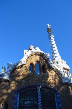 BARCELONA, İspanya - 22 Haziran 2016 'da İspanya' nın Barcelona kentinde Guell parkında yürüyüş. 