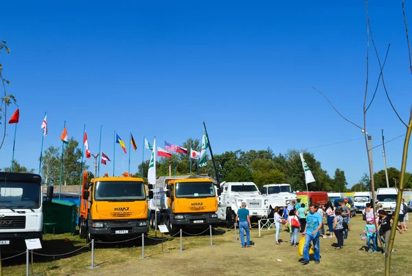 Velyki Sorochintsi Ukraine Sierpnia 2017 Wystawa Samochodów Ciężarowych Ukraińskim Rynku — Zdjęcie stockowe