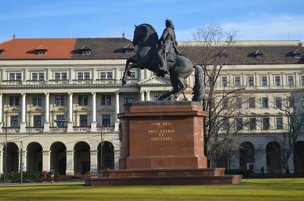 Budapest Hongrie Décembre 2017 Statue Ferenc Rakoczi Devant Parlement Hongrois — Photo