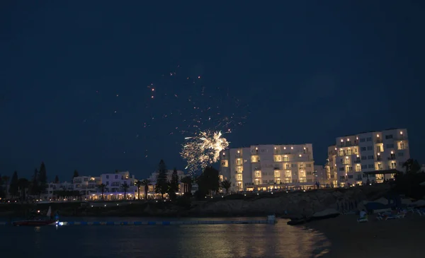 Coloridos Fuegos Artificiales Playa Chipre — Foto de Stock