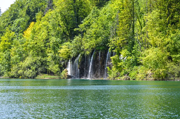 Séta Plitvicei Tavak Nemzeti Parkban Horvátország — Stock Fotó