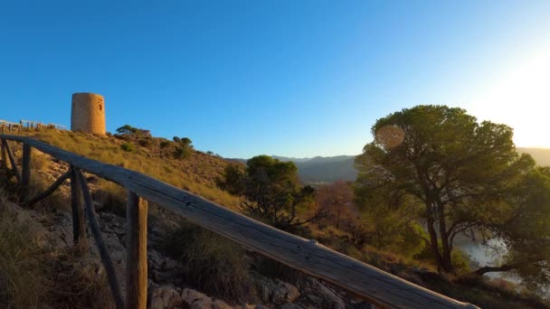 Akdeniz Üzerinde Gün Doğumu Tarihsel Torre Vigia Cerro Gordo Yağmacı — Stok video