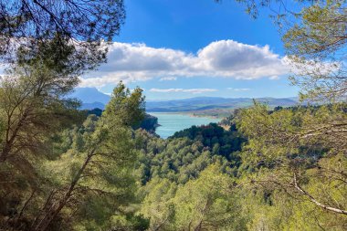 Guadalhorce rezervleri Guadalhorce Nehri 'nin ortasındaki altı rezervuardan oluşan bir gruptur ve İspanya' nın Endülüs kentindeki en büyük iki kolundan biridir.
