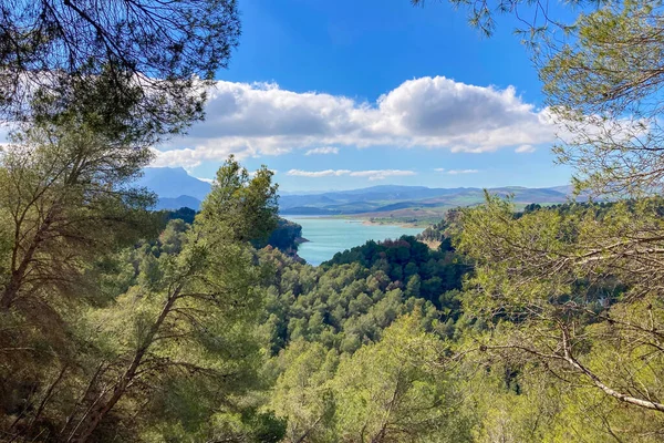 Guadalhorce rezervleri Guadalhorce Nehri 'nin ortasındaki altı rezervuardan oluşan bir gruptur ve İspanya' nın Endülüs kentindeki en büyük iki kolundan biridir.