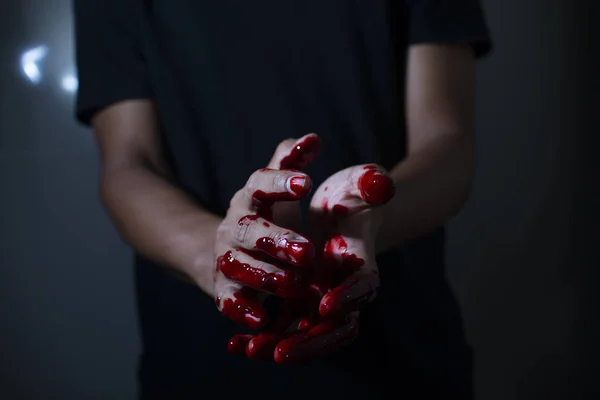 Antagande av mördare med blodiga händer efter att han dödade människor — Stockfoto