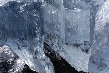 Baykal Gölü'ndeki donmuş gölde buz küpleri, Rusya