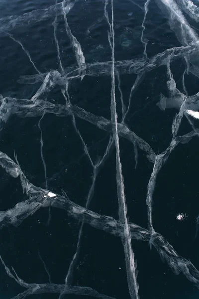 Textura de hielo en la superficie del lago congelado —  Fotos de Stock