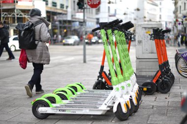 Kiralık e-scooterlar Viyana 'da çok popülerdir.