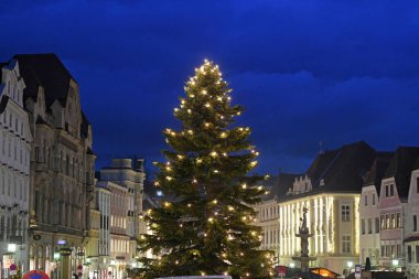 Sankt Wolfgang (Gmunden bölgesi, Yukarı Avusturya) 'da her sonbaharda, özellikle Steyr traktörleri olmak üzere 100' den fazla eski traktör, 