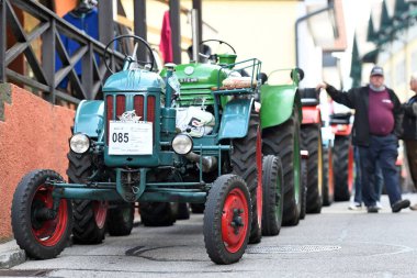Sankt Wolfgang (Gmunden bölgesi, Yukarı Avusturya) 'da her sonbaharda, özellikle Steyr traktörleri olmak üzere 100' den fazla eski traktör, 