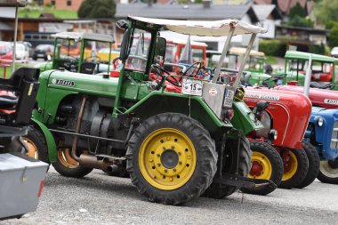 Sankt Konrad 'da klasik traktör toplantısı (Gmunden bölgesi, Yukarı Avusturya) - 