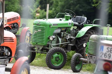 Sankt Konrad 'da klasik traktör toplantısı (Gmunden bölgesi, Yukarı Avusturya) - 