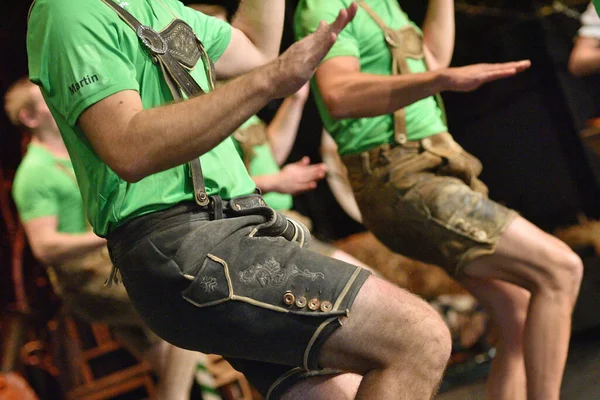 Schuhplatteln und Schuhplattler - Ayakkabı Tabakları