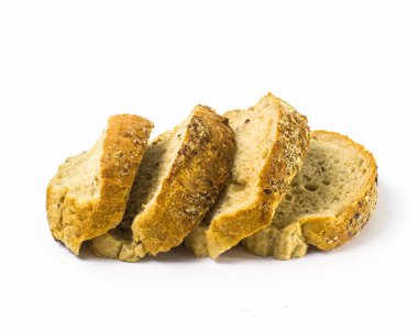 Beyaz arka plan üzerinde izole ekmek dilimlenmiş taze lezzetli