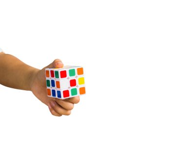 Rubik küp beyaz arka plan dahil kırpma yolu el tutan kırpılmış A.