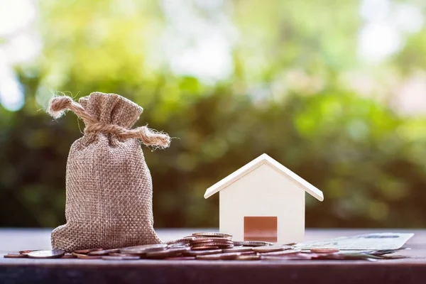 Ahorro para comprar casa o programa de inversión inmobiliaria concep — Foto de Stock