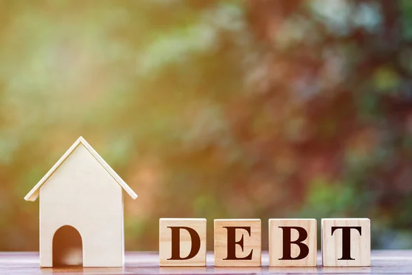 Σπιτιού και του real estate έννοια του χρέους. — Φωτογραφία Αρχείου