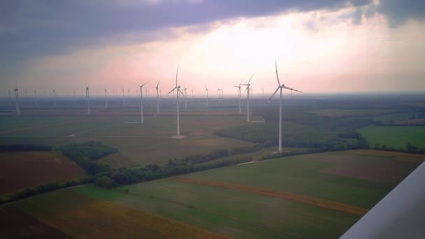 Panorámica Una Turbina Eólica Aire Una Central Eólica — Vídeo de stock