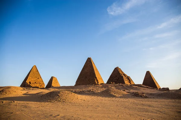 Pirámides Sudán Luz Del Día Con Nubes — Foto de Stock