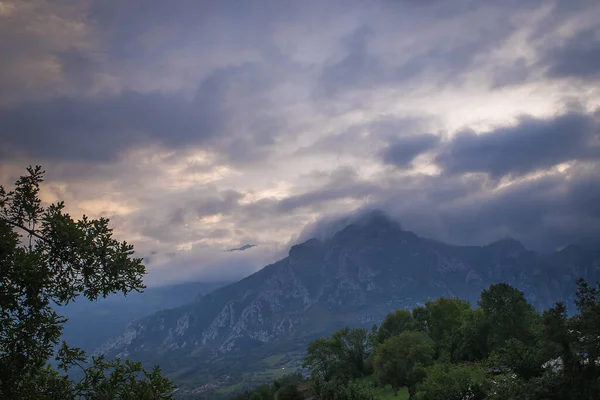 İspanya 'daki asturias Dağları manzarası