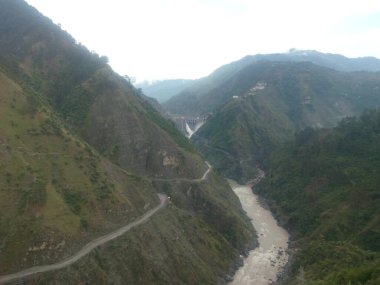 baraj çıkış yolları içeren dağların kapatılması