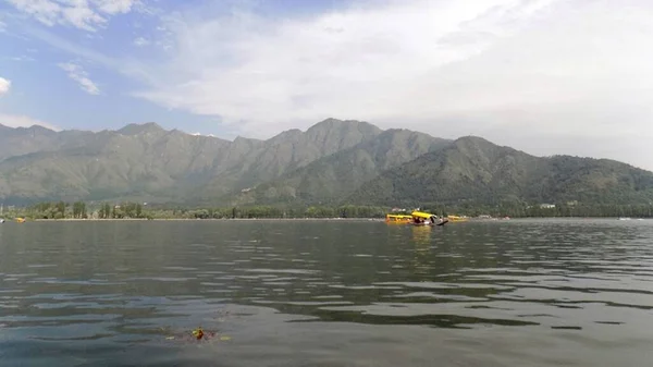 Une Vue Sur Lac Dal Avec Fond Montagne — Photo