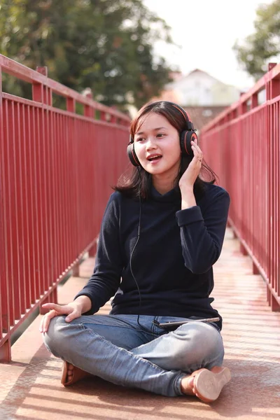 Retrato Una Hermosa Joven —  Fotos de Stock