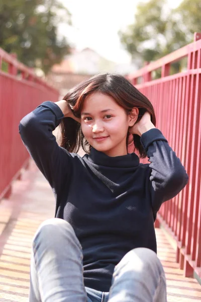 Retrato Una Hermosa Joven — Foto de Stock