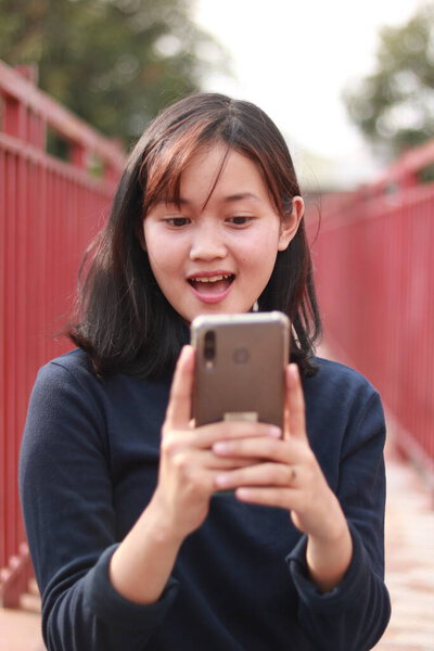 Портрет красивой молодой женщины
