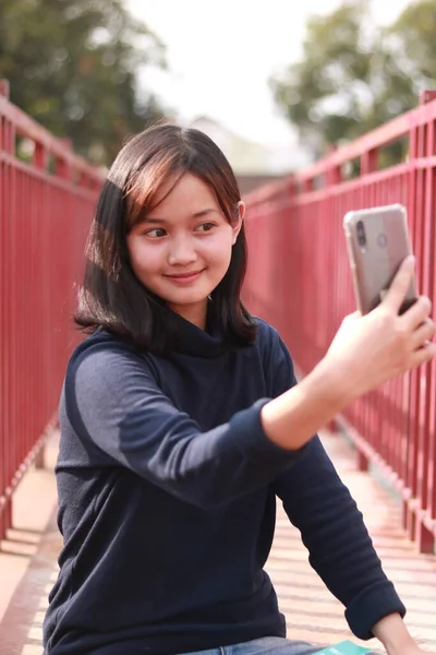 Retrato Una Hermosa Joven —  Fotos de Stock