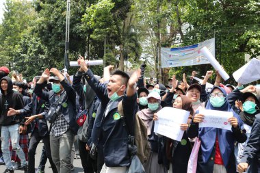 23 Eylül 2019, Gejayan, Endonezya: Gejayan Çağrısı (Endonezyaca: Gejayan Memanggil) barış gösterisine Yogyakarta 'daki çeşitli kampüslerden öğrenciler katıldı..