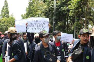 23 Eylül 2019, Gejayan, Endonezya: Gejayan Çağrısı (Endonezyaca: Gejayan Memanggil) barış gösterisine Yogyakarta 'daki çeşitli kampüslerden öğrenciler katıldı..