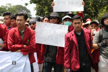 23 Eylül 2019, Gejayan, Endonezya: Gejayan Çağrısı (Endonezyaca: Gejayan Memanggil) barış gösterisine Yogyakarta 'daki çeşitli kampüslerden öğrenciler katıldı..