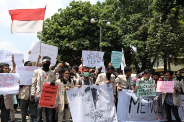 23 Eylül 2019, Gejayan, Endonezya: Gejayan Çağrısı (Endonezyaca: Gejayan Memanggil) barış gösterisine Yogyakarta 'daki çeşitli kampüslerden öğrenciler katıldı..