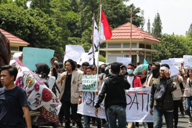 23 Eylül 2019, Gejayan, Endonezya: Gejayan Çağrısı (Endonezyaca: Gejayan Memanggil) barış gösterisine Yogyakarta 'daki çeşitli kampüslerden öğrenciler katıldı..