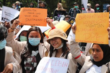 23 Eylül 2019, Gejayan, Endonezya: Gejayan Çağrısı (Endonezyaca: Gejayan Memanggil) barış gösterisine Yogyakarta 'daki çeşitli kampüslerden öğrenciler katıldı..