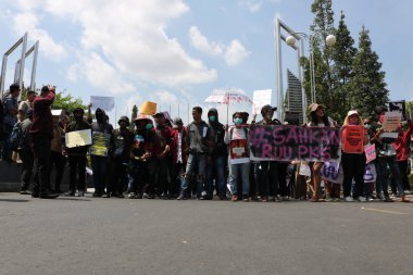 23 Eylül 2019, Gejayan, Endonezya: Gejayan Çağrısı (Endonezyaca: Gejayan Memanggil) barış gösterisine Yogyakarta 'daki çeşitli kampüslerden öğrenciler katıldı..