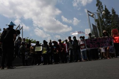 23 Eylül 2019, Gejayan, Endonezya: Gejayan Çağrısı (Endonezyaca: Gejayan Memanggil) barış gösterisine Yogyakarta 'daki çeşitli kampüslerden öğrenciler katıldı..